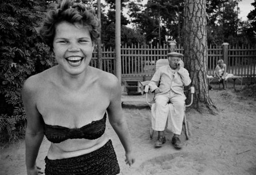 Bikini, Moscow, 1959 © William Klein Estate